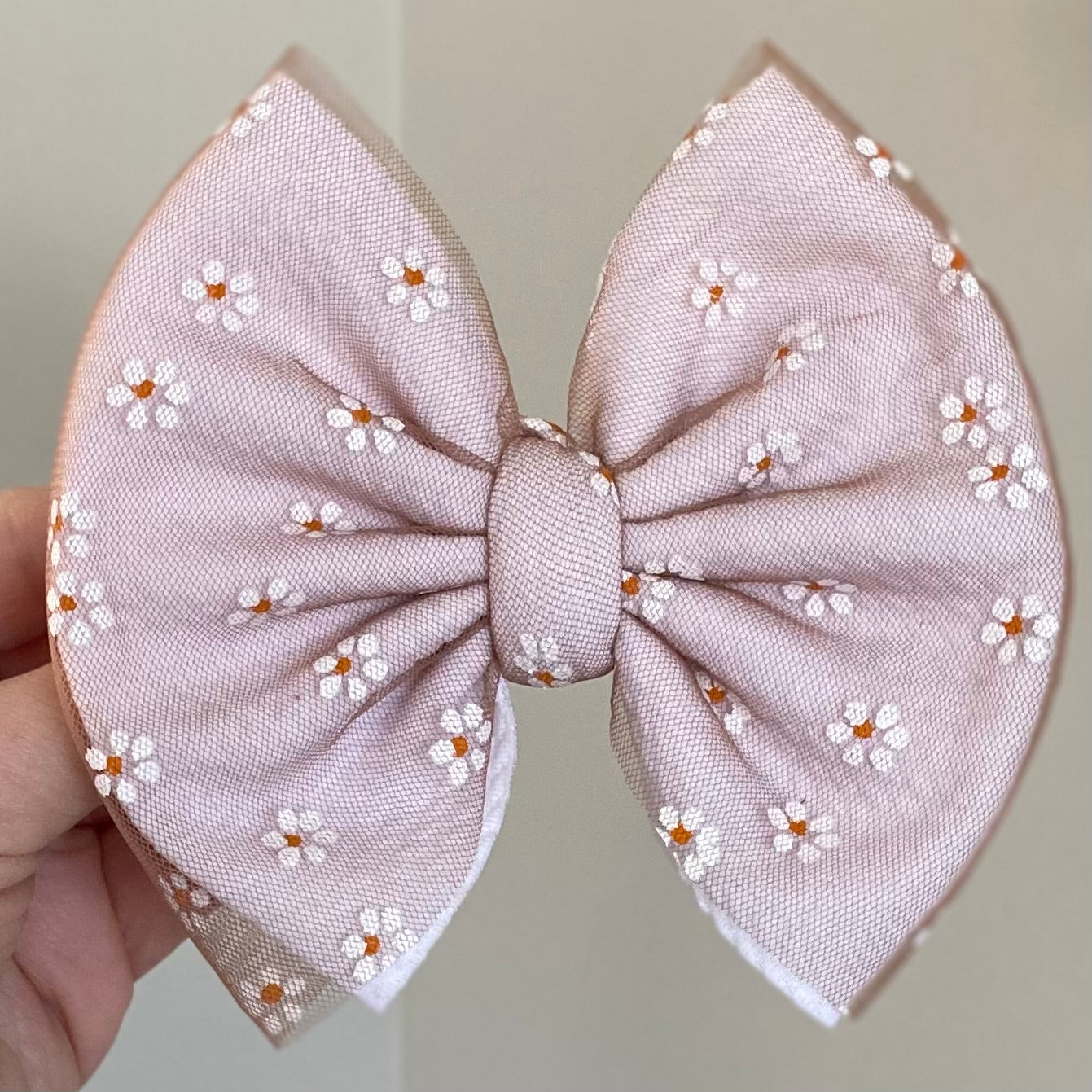Daisy Mesh Bow