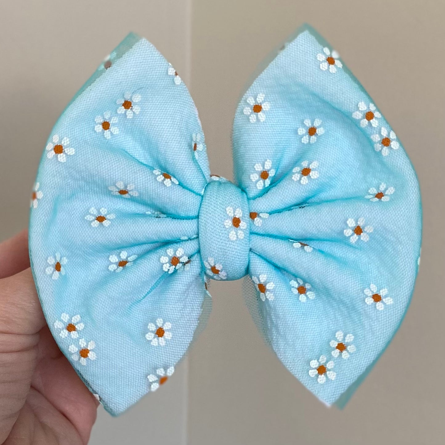 Daisy Mesh Bow
