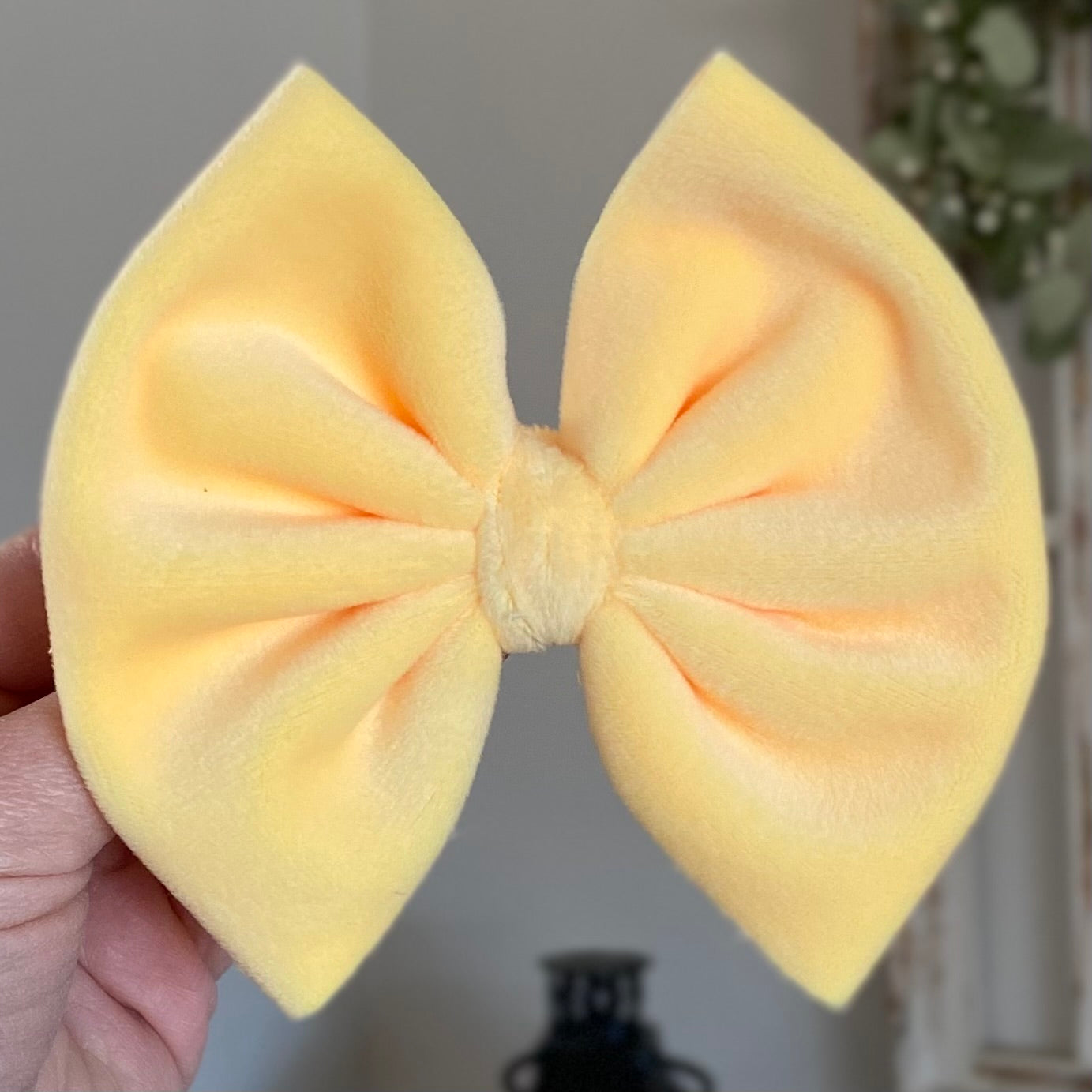 Daffodil Plushy Velvet Bow
