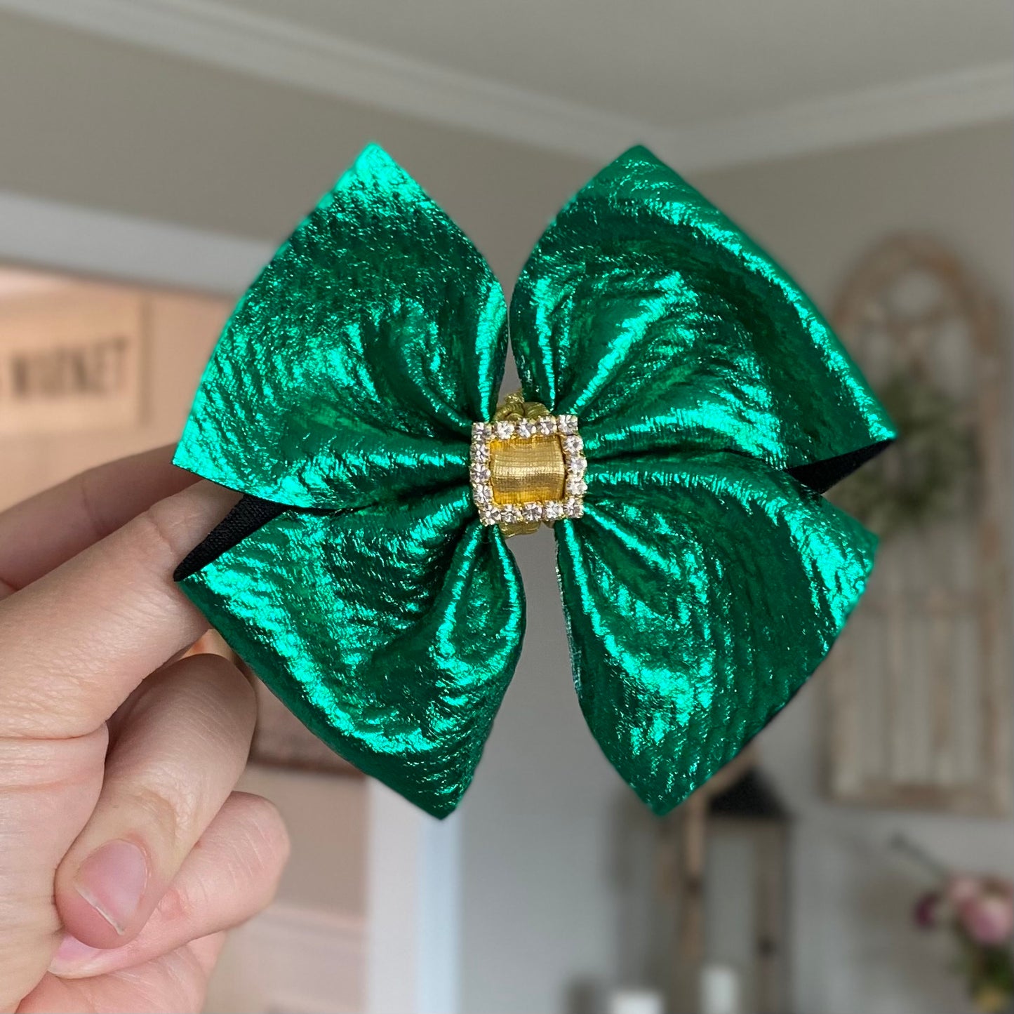 Leprechaun Buckle Bow
