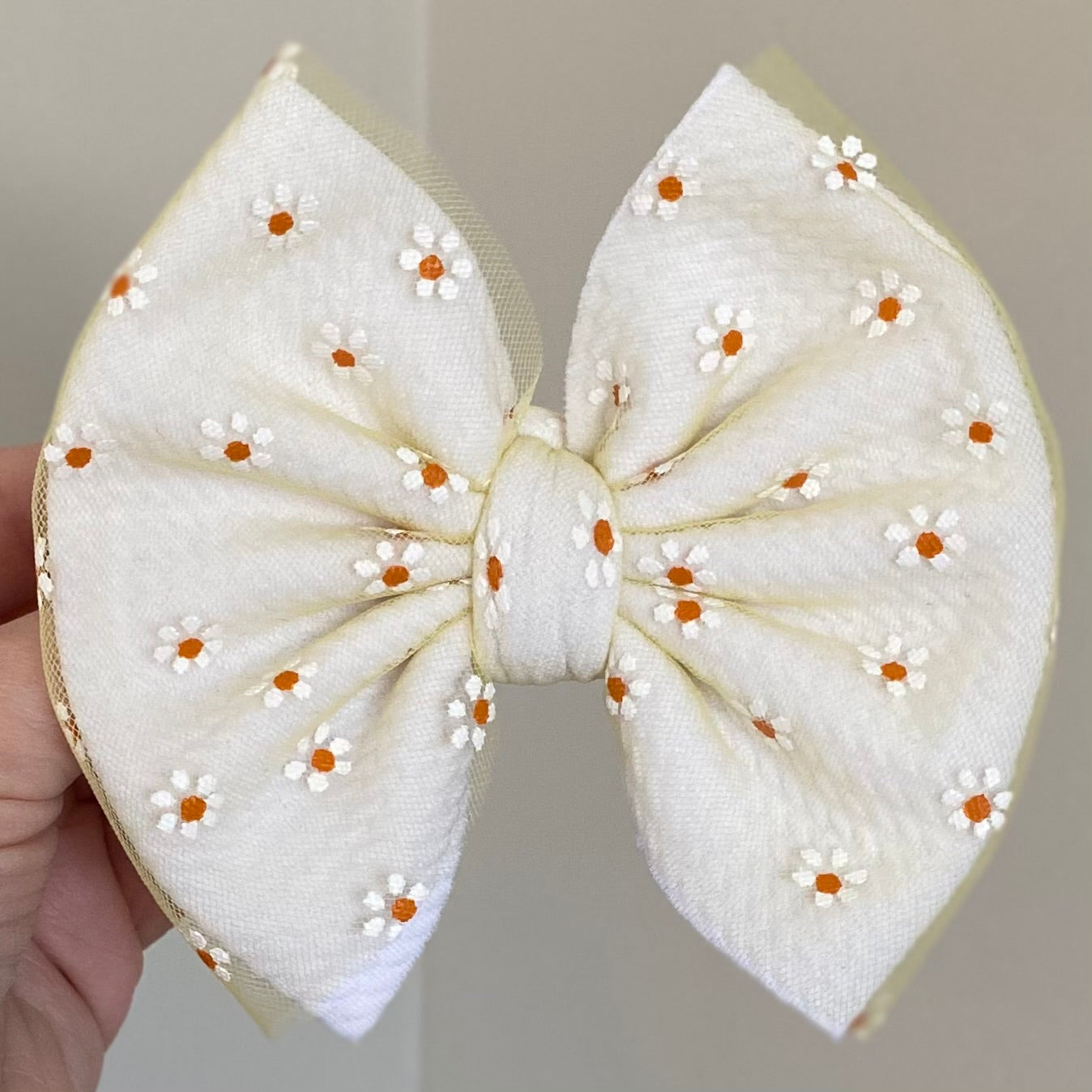 Daisy Mesh Bow