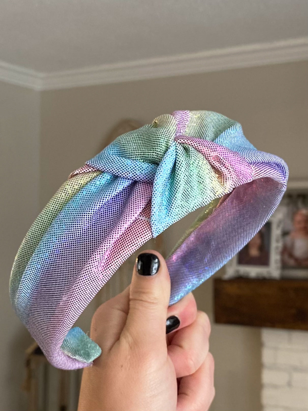 Holographic Knotted Headband