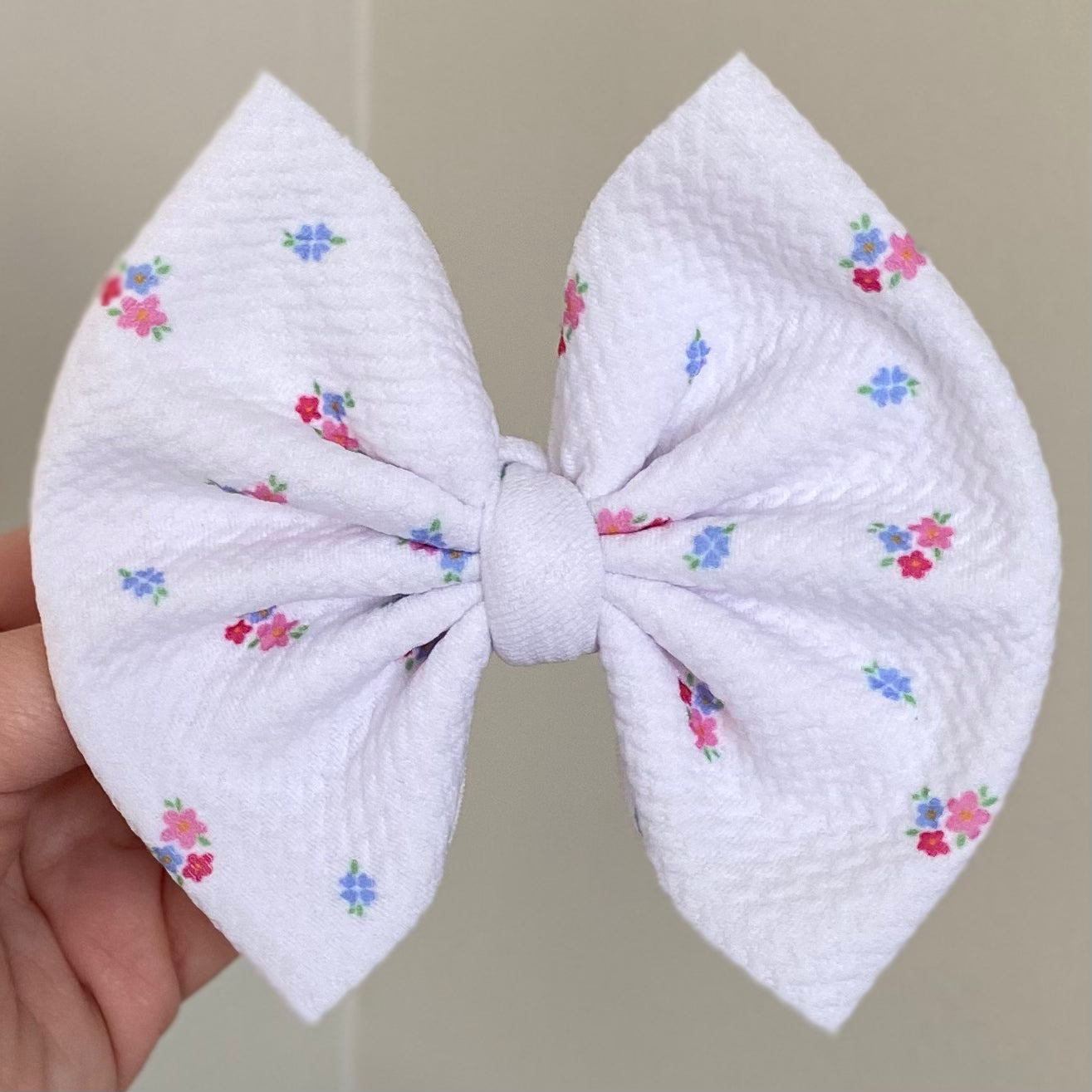 Dainty Daisies Bow