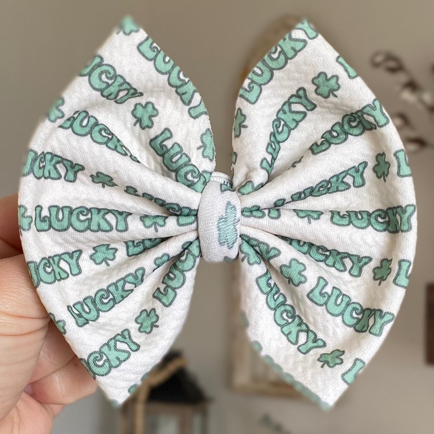 LUCKY Bow