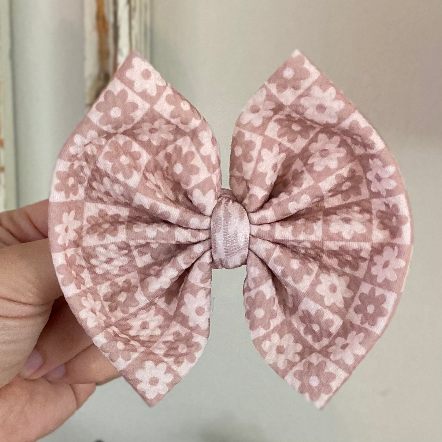 Beige Daisy Bow