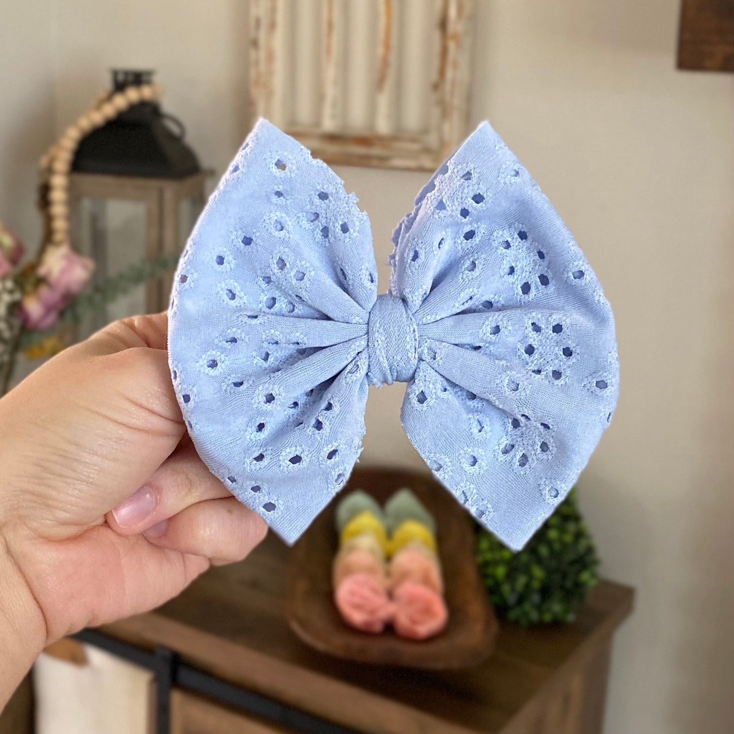 Eyelet Bows