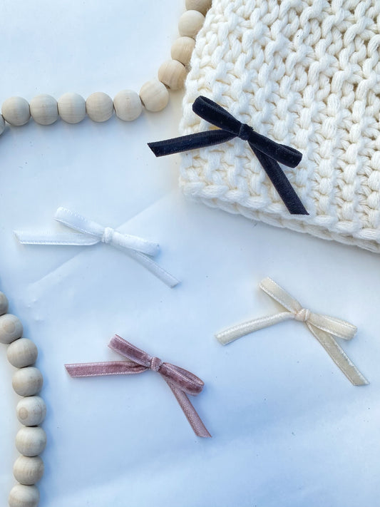 Dainty Velvet Knot Bow