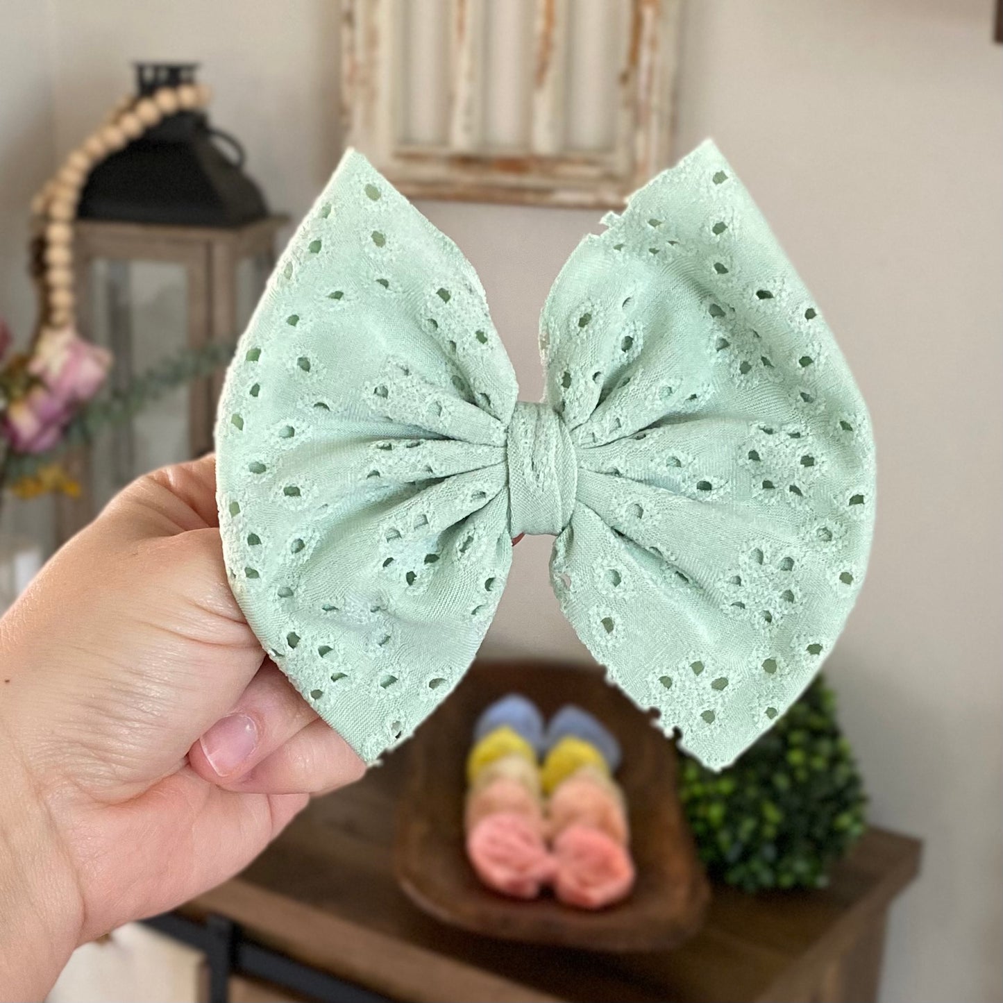 Eyelet Bows