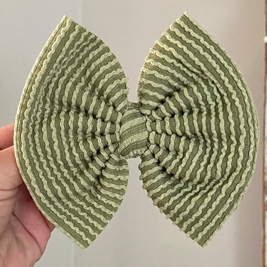 Waved Bow - Pistachio