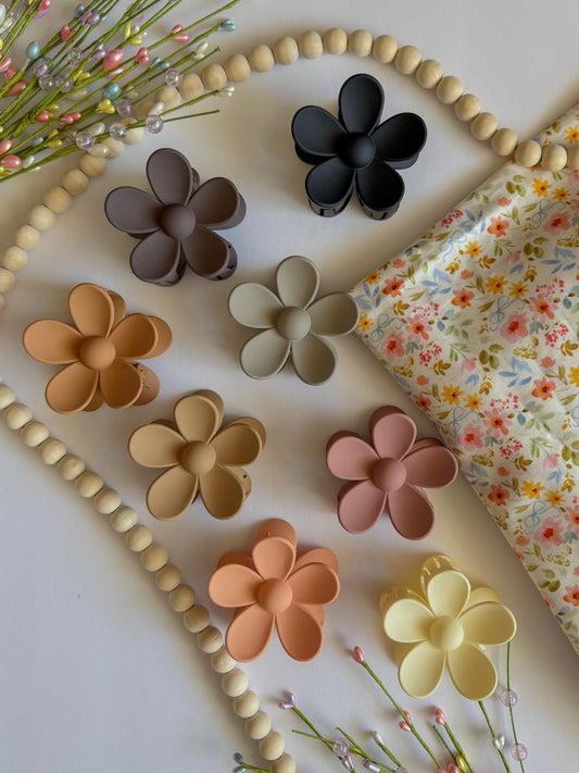 Neutral Daisy Claw Clip