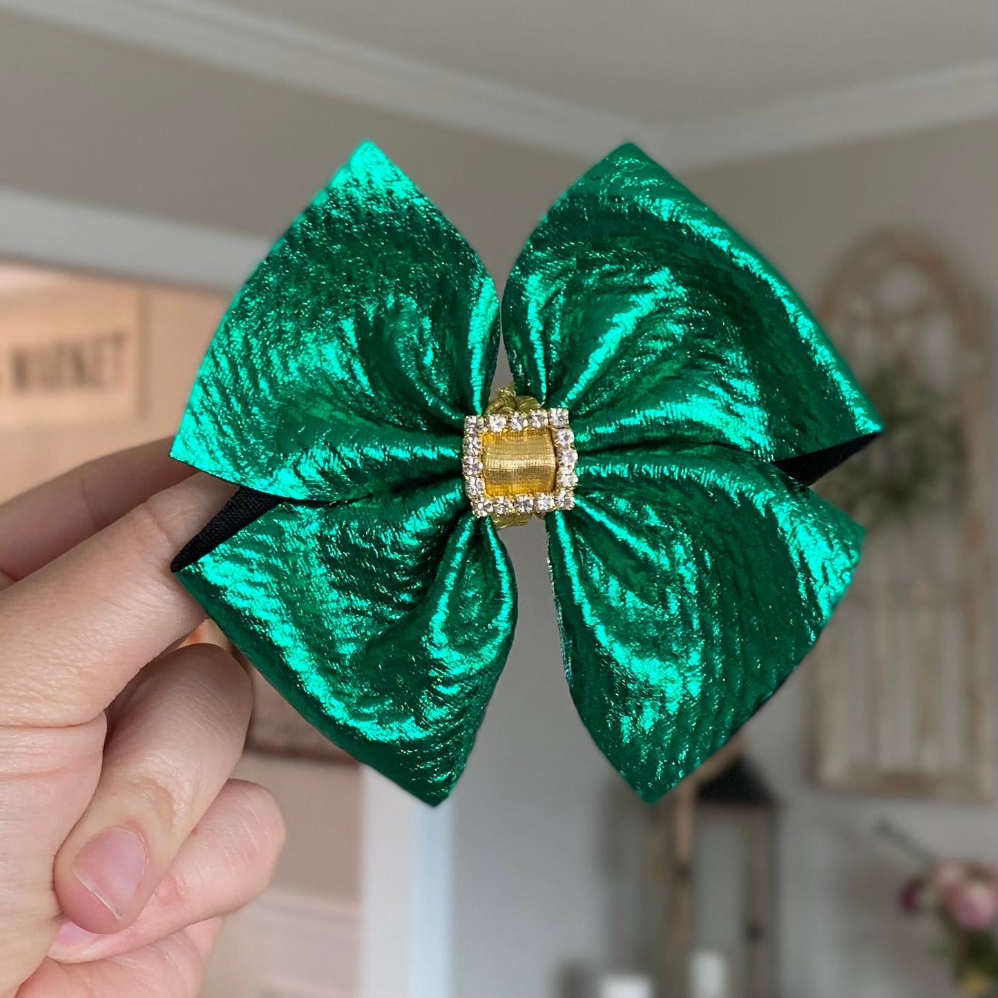 Leprechaun Buckle Bow