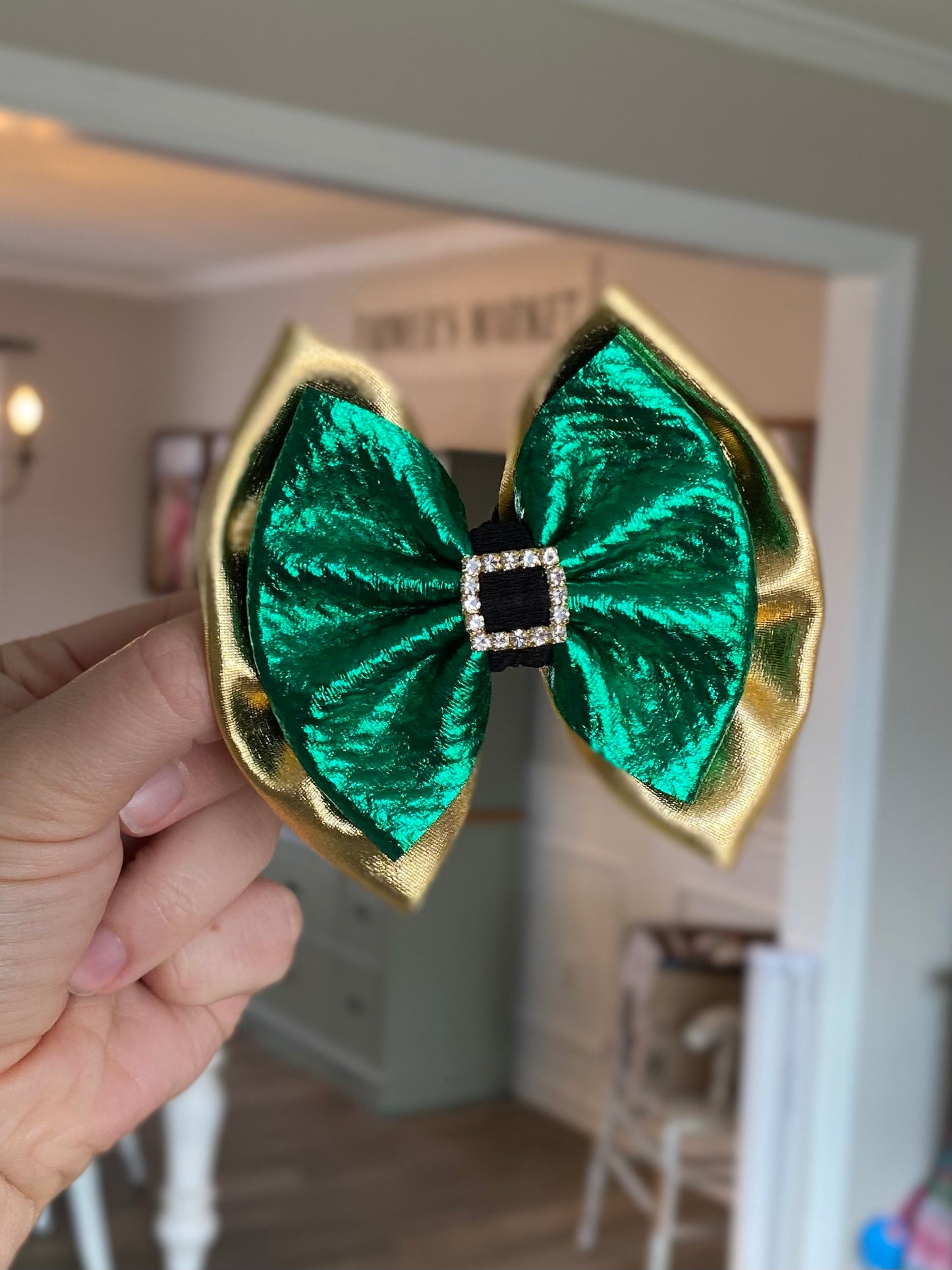 Leprechaun Buckle Bow