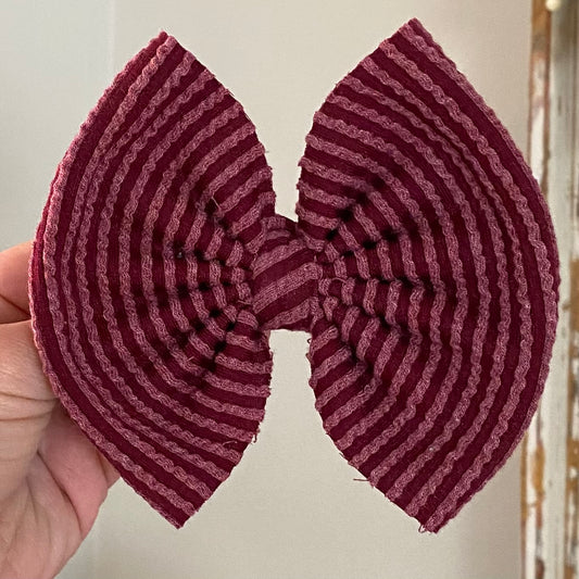 Waved Bow - Merlot