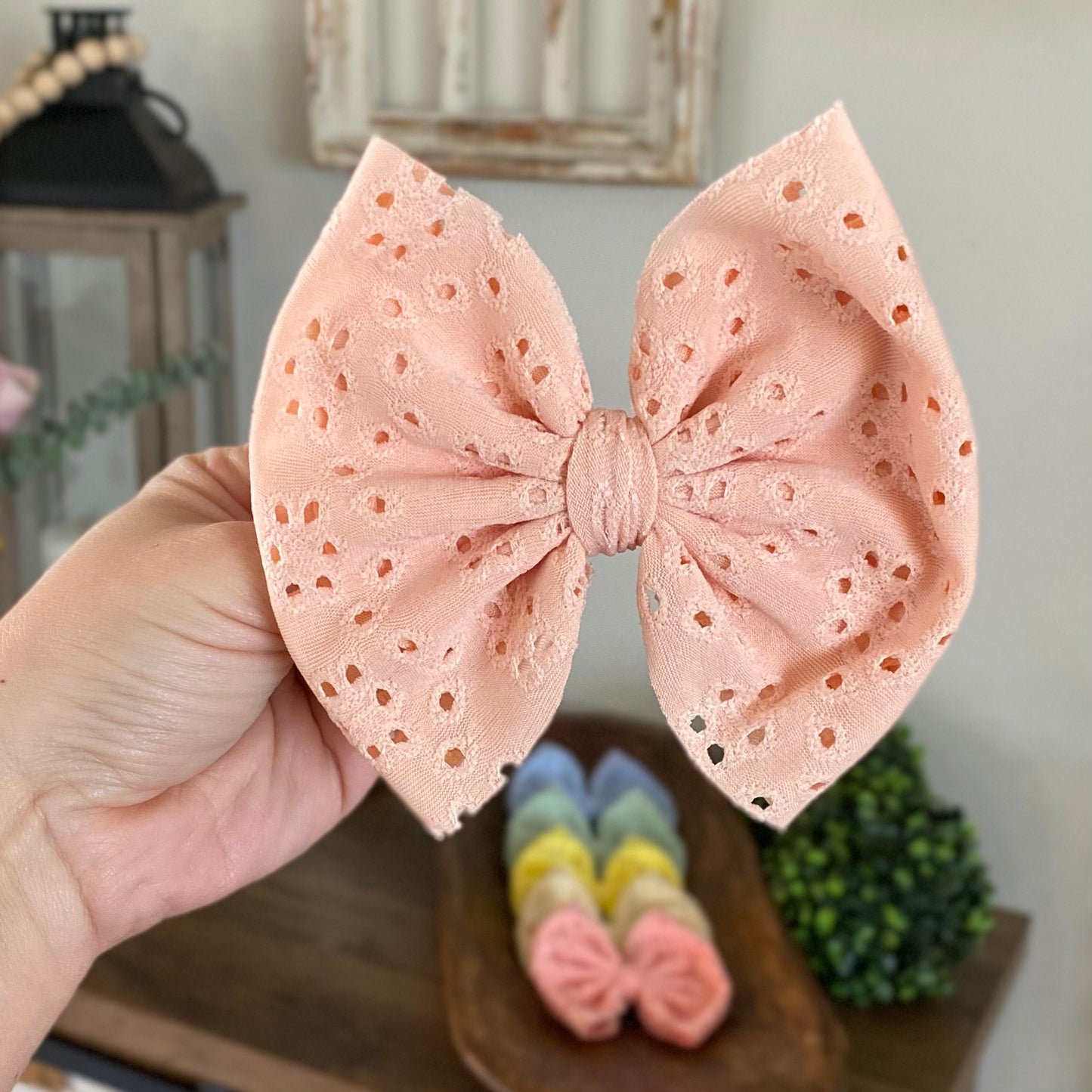 Eyelet Bows